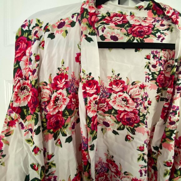 White Floral Robe BRIDAL - Picture 2 of 3